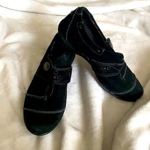 Aetrex Suede Sneakers